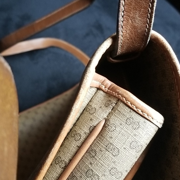 COPY - Vintage Gucci Briefcase - Picture 16 of 16